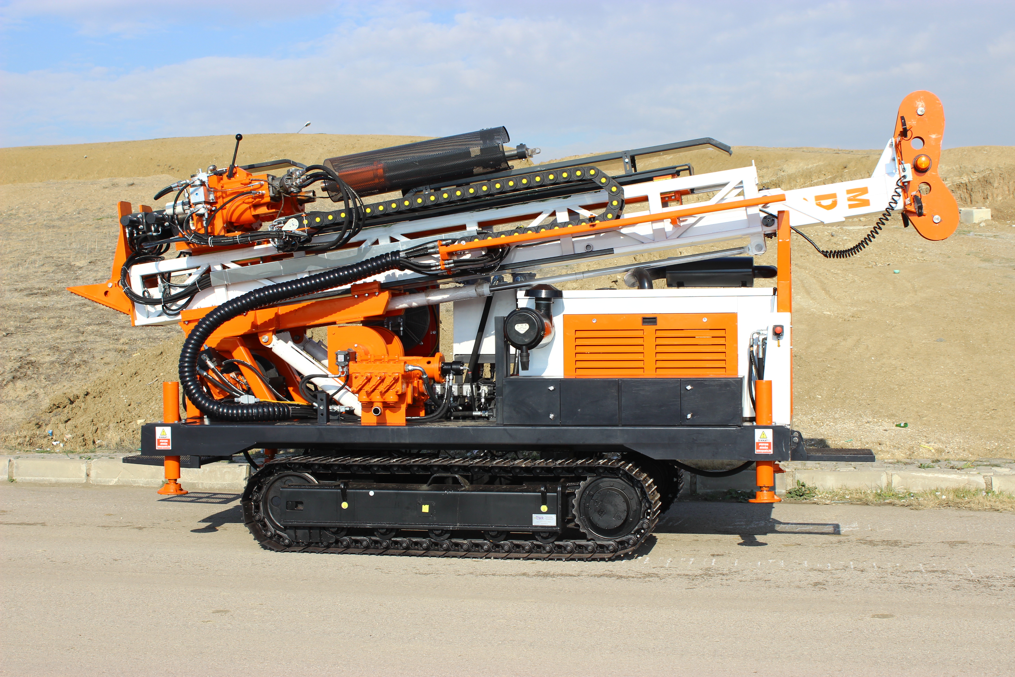 MD 300 Hidrolik Sondaj Makinesi